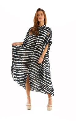 RobeAaron Noir -WeirdFish Clothing Shop aaron 2