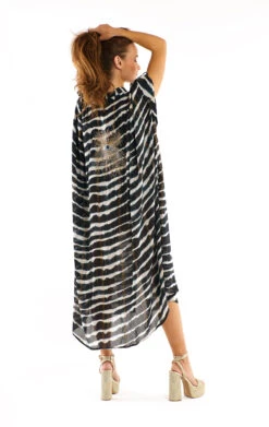 RobeAaron Noir -WeirdFish Clothing Shop aaron 3