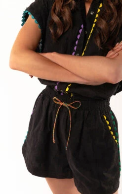 ShortElly Noir -WeirdFish Clothing Shop elly 2